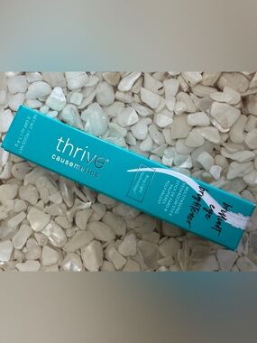 thrive causemetics Brightening Eye Stick -NEW in Sophia (matte white)